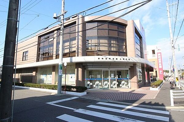 岡崎信用金庫 上地支店窓口営業時間、 平日 9：00～11：30、12：30～15：00 (窓口休止時間※)11：30～12：30 810m