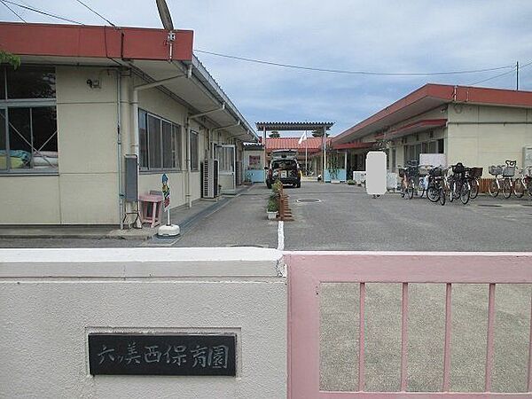 六ツ美西保育園岡崎市中之郷町にある保育園です！平日：7時～19時！土曜：7時～19時！働くママは大助かりです！ 1310m