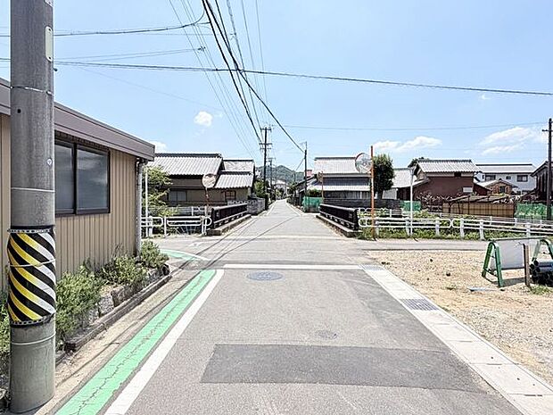 東側
