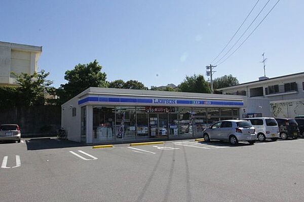 ローソン岡崎明大寺町店24時間営業！駐車場完備！駐車場が広く出入りしやすいため、気軽に立ち寄れます！ 1180m