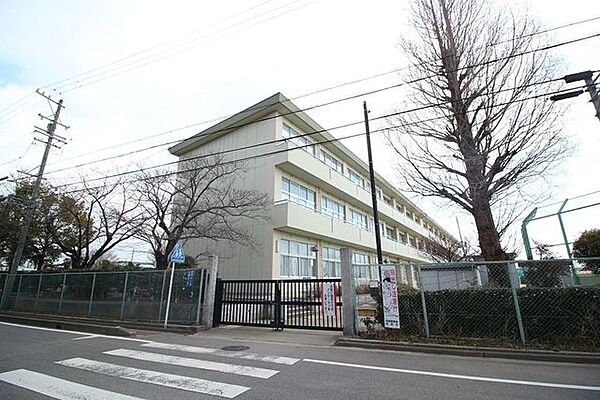 六ツ美南部小学校岡崎市中島町にある公立の小学校です！ 520m