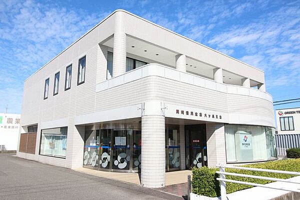 岡崎信用金庫 六ツ美支店窓口営業時間、 平日 9：00～11：30、12：30～15：00 (窓口休止時間※)11：30～12：30 300m