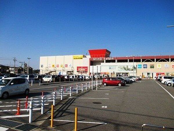 ウイングタウン岡崎ショッピングモールは10：00～21：00まで営業！（各店舗による）ユナイテッドシネマは24時まで営業！駐車場1360台完備！ 840m