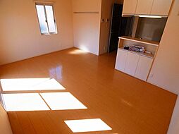 オベルジーヌB 201 2階1LDKのリビング/ダイニング