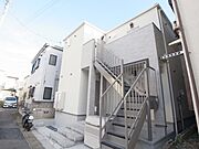 六実駅より徒歩5分 築6年10ヶ月 2階建の賃貸物件