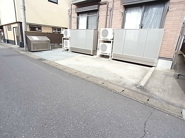 8 / 18