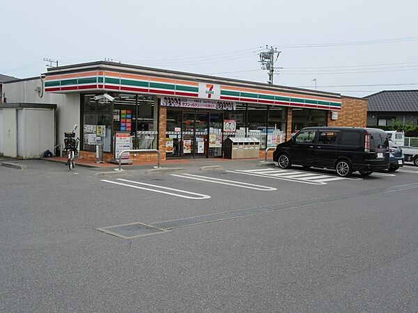 セブンイレブン江場土店900ｍ