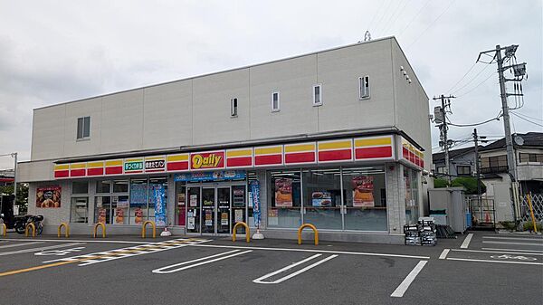 デイリーヤマザキ：徒歩5分（330ｍ）です。山崎製パン隣接のデイリーヤマザキです。パンの種類が豊富です