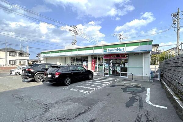 ファミリーマート南中山一丁目店480ｍ