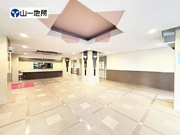 【ロビー】清潔感が漂う管理が行き届いた共用部分
