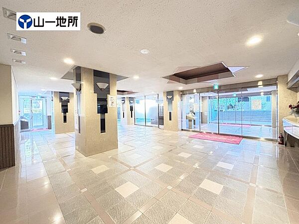 【ロビー】清潔感が漂う管理が行き届いた共用部分