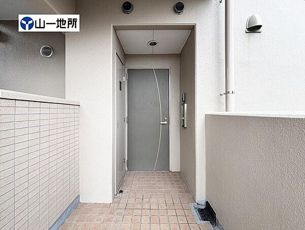 暮らしの始まりを優しく彩る玄関スペース