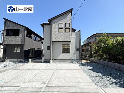 外観：清潔感のあるシンプルな外観が魅力的な物件です