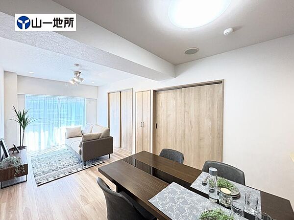 光と風があふれる開放的なリビングダイニングには自然と家族みんなが集まってきます