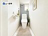 トイレ：広々としたトイレ空間で、圧迫感を感じることなく快適に使用できます（小物類はCGによる演出です。価格には含まれません）