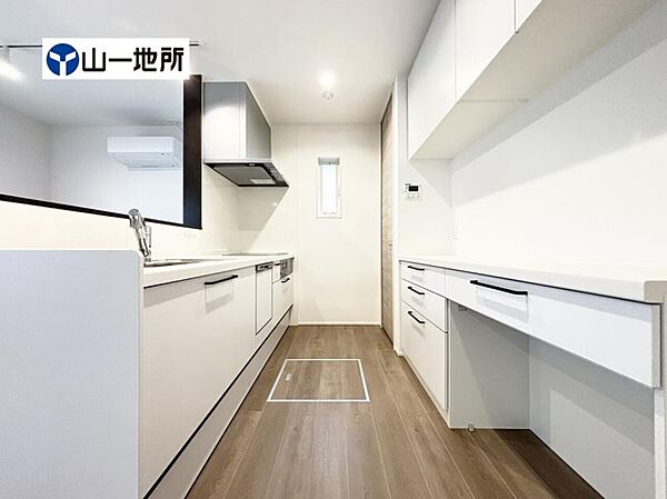 料理をしながらでもご家族との会話を楽しめる対面キッチン