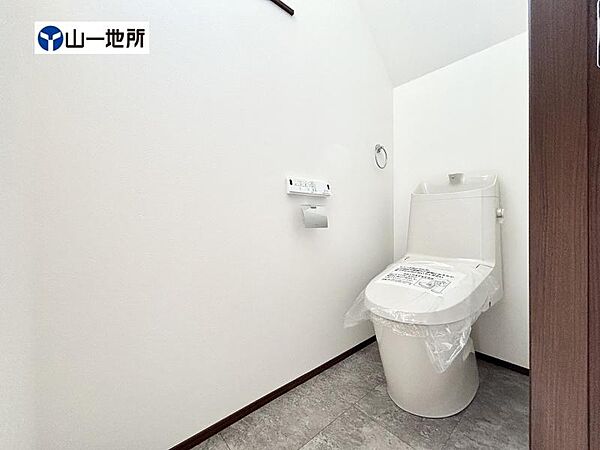 毎日を快適に。清潔感あるトイレスペース