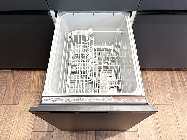 食器洗乾燥機付きでご家族の食器もスッキリピカピカ