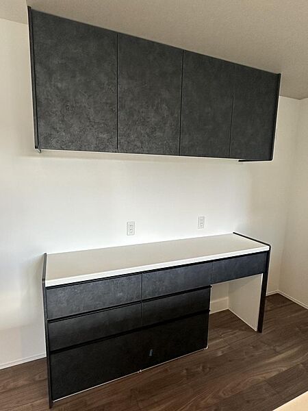 キッチンに合わせた収納（カップボード、別途費用かかります。）