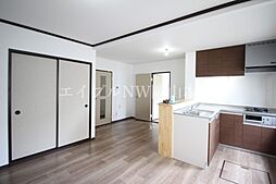 ハイデンス大守 2階2LDKのリビング/ダイニング