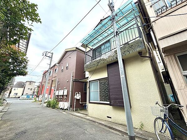 前面道路含む外観