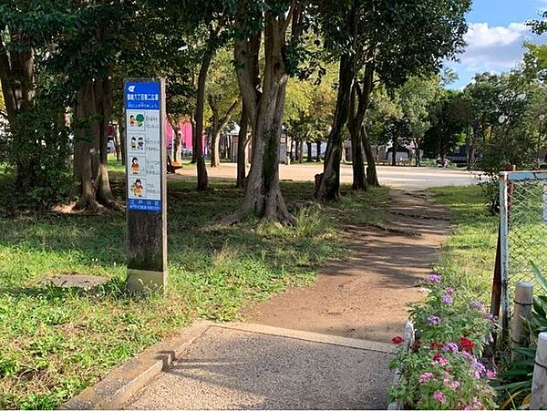 区立篠崎六丁目第2広場 徒歩3分。 210m