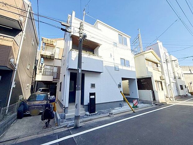 前面道路含む外観