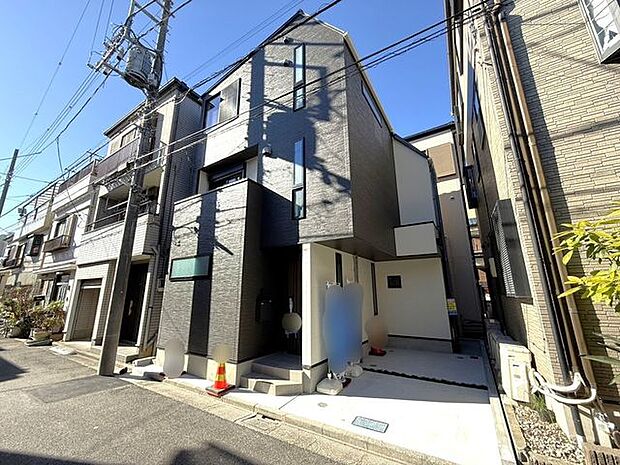 前面道路含む外観