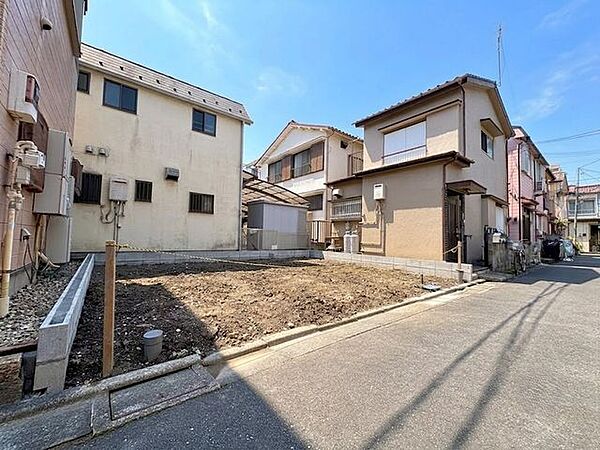 前面道路含む外観