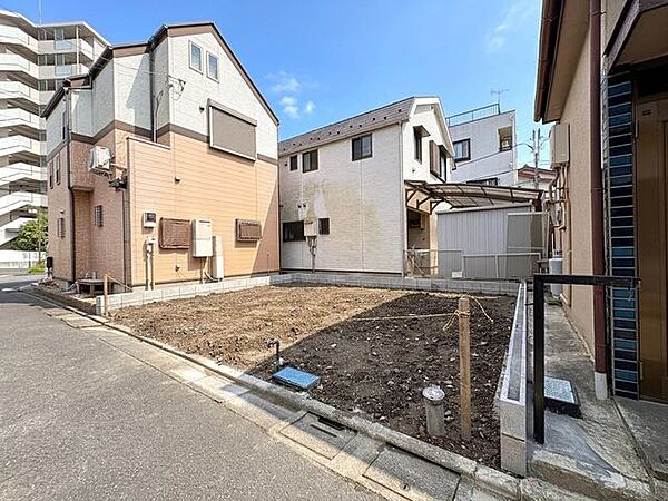 前面道路含む外観