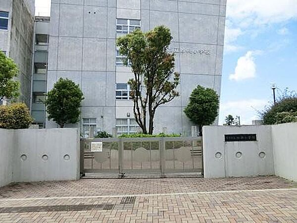 市川市立新浜小学校 徒歩11分。 860m