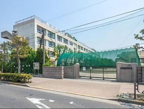 葛飾区立上平井中学校 徒歩10分。 800m