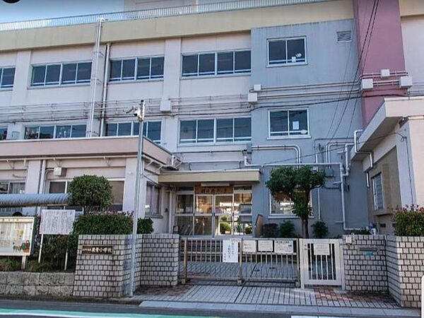 江戸川区立鹿骨松本小学校 徒歩10分。 730m