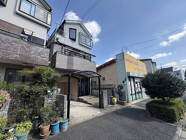 前面道路含む外観