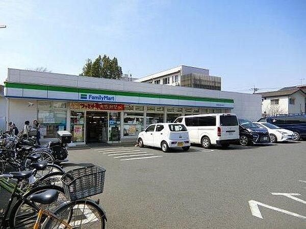 ファミリーマート東京医科歯科大学店 徒歩6分。 410m