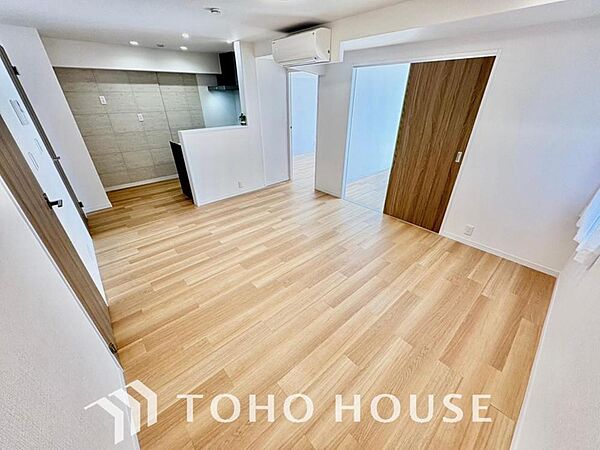 造りこんだ空間演出の妙が生み出す光と質のハーモニーはこの住宅のクオリティの良さを実感させてくれます。