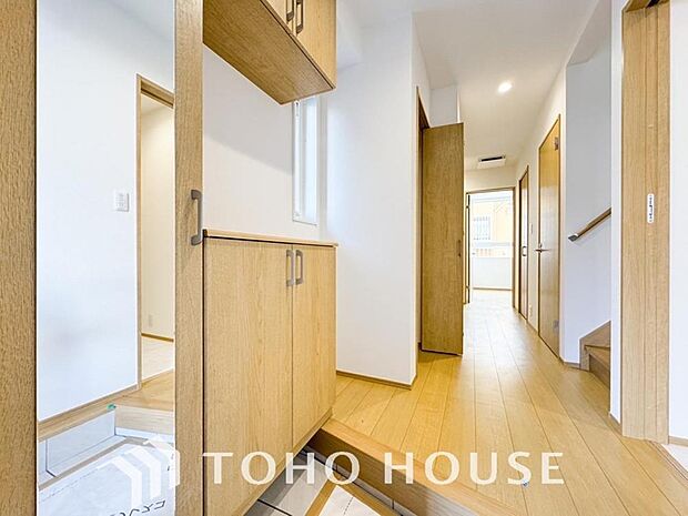 毎日みんなを見送り、そして迎え入れる場所だから。帰りたくなる家をテーマに設計した、自慢の玄関です。