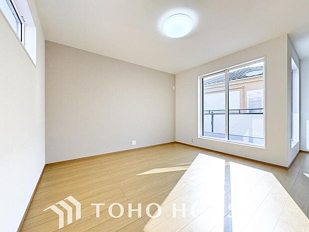 光と風があふれる開放的なリビングダイニングには自然と家族みんなが集まってきます。