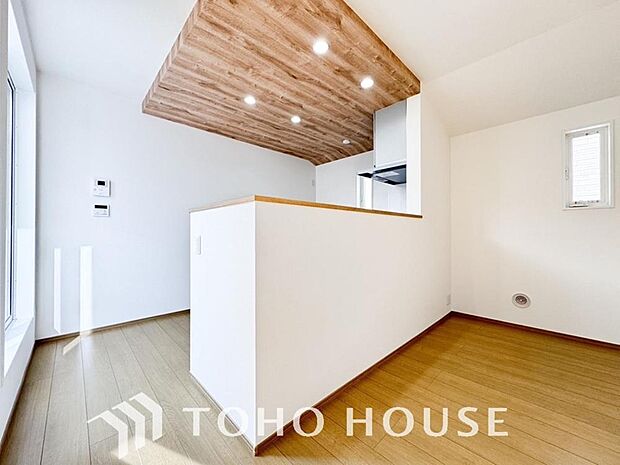 充実した収納スペースを搭載したシステムキッチンは、日々の家事がはかどります。