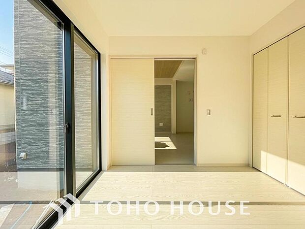 朝は爽やかな日差しを浴びながら、家族みんなでおいしい朝食。昼下がりにはのんびりと過ごすひと時。