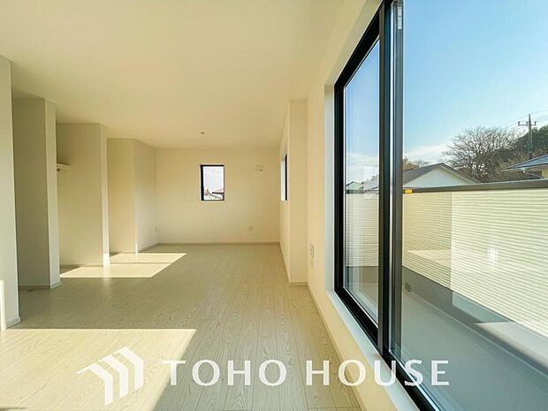 快適な光を取り入れ、心地よい風を取り入れます。心と体をゆったりと安らげる寝室。