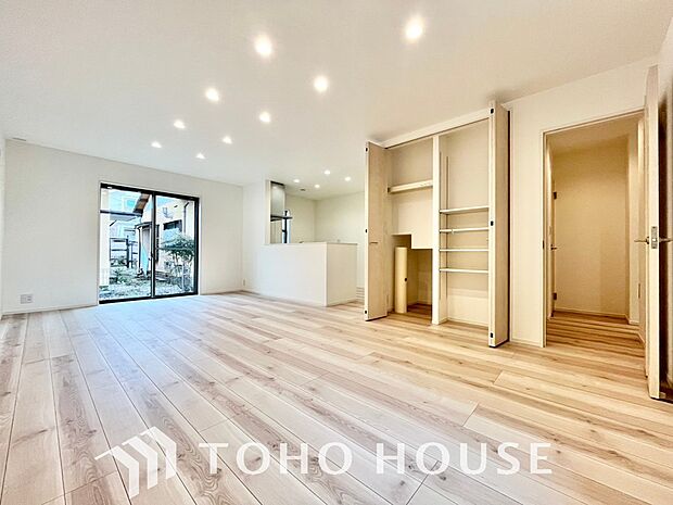 造りこんだ空間演出の妙が生み出す光と質のハーモニーはこの住宅のクオリティの良さを実感させてくれます。