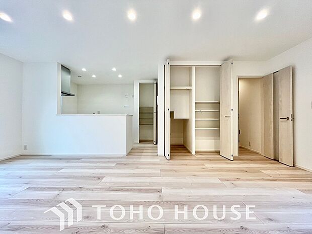 作り手の「気持ちの良いリビングでお過ごししていただきたい」という思いを感じさせます。