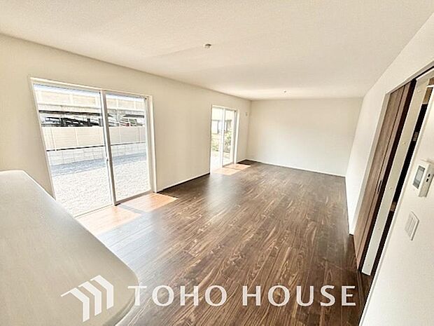 造りこんだ空間演出の妙が生み出す光と質のハーモニーはこの住宅のクオリティの良さを実感させてくれます。