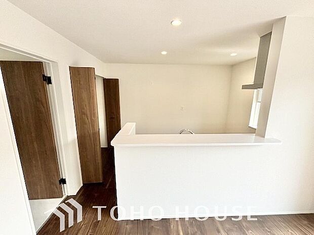 作り手の「気持ちの良いリビングでお過ごししていただきたい」という思いを感じさせます。