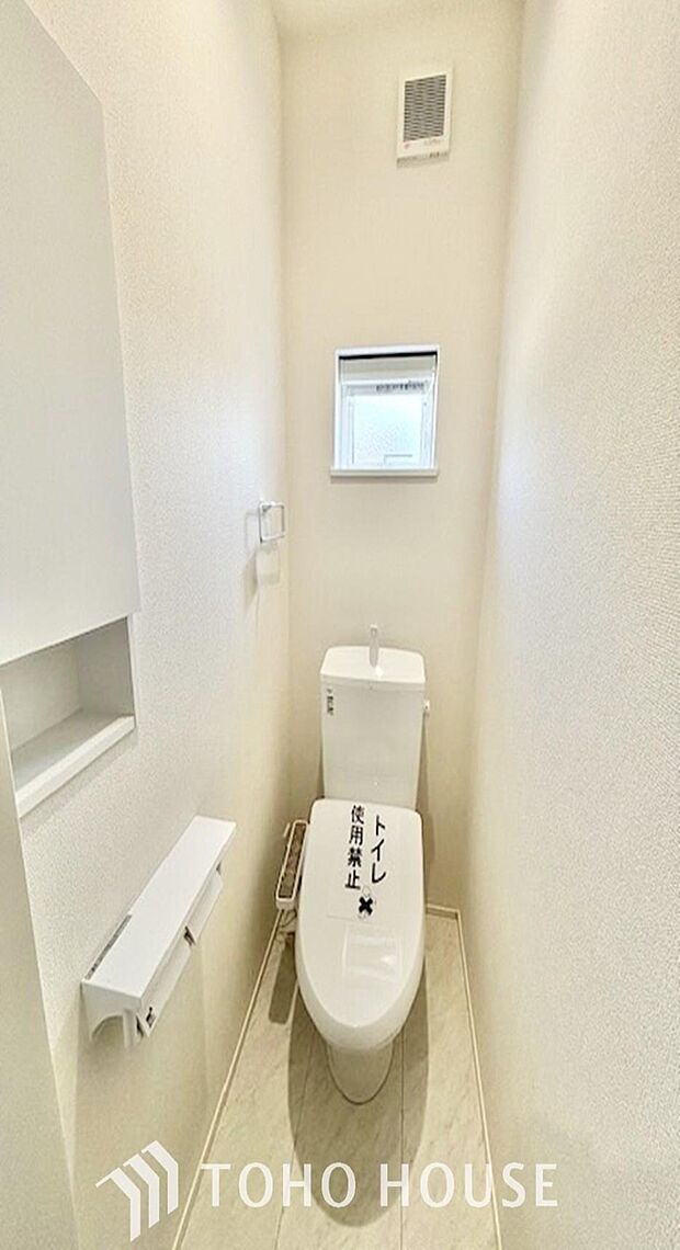 清潔な空間であって頂けますように、目に留まるだけではなく、汚れをふき取り易いフロアと壁紙をチョイス。