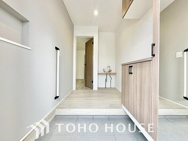 ダウンライトを使用しお洒落に演出。帰りたくなる家をテーマに設計。いつも「人」と「家」の間に・・・。