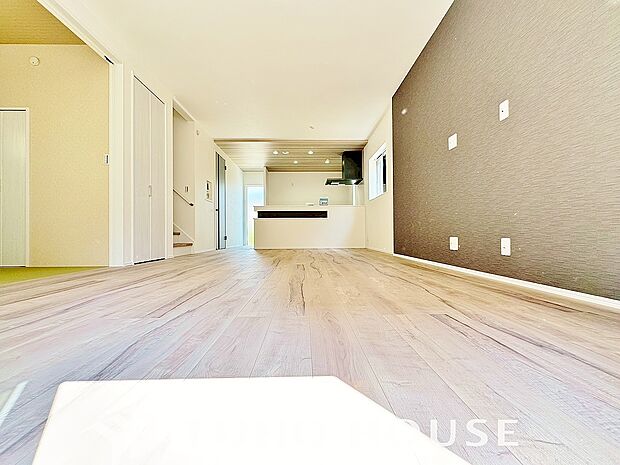 家族皆が集まる場所だからこそ、一番明るく使い勝手のいい空間に仕上げております。