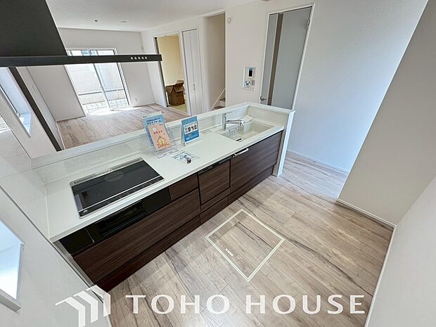 朝は爽やかな日差しを浴びながら、家族みんなでおいしい朝食。昼下がりにはのんびりと過ごすひと時。