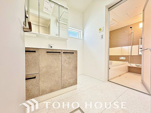 シンプルだからこそ使いやすい。スタンダードなデザインの洗面台はお掃除もしやすくいつも清潔。